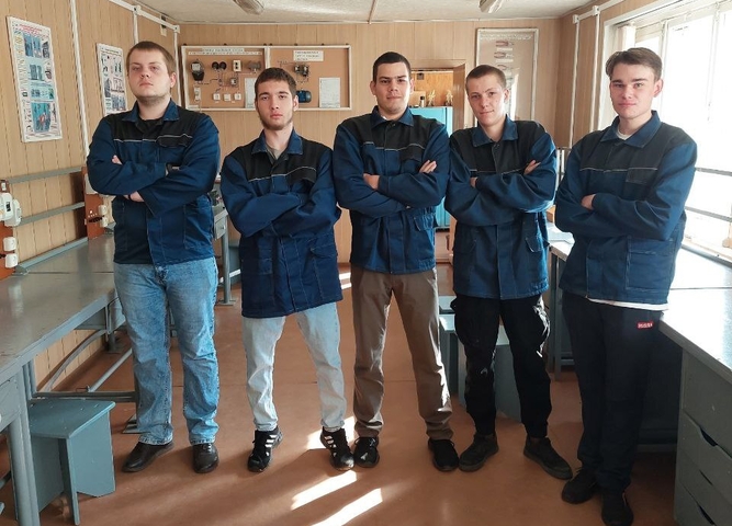 Поздравляем наших электромонтажников!